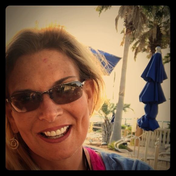 I’m a Southern Lady that believes we can all help each other & look for positive - Picture 2 of 7